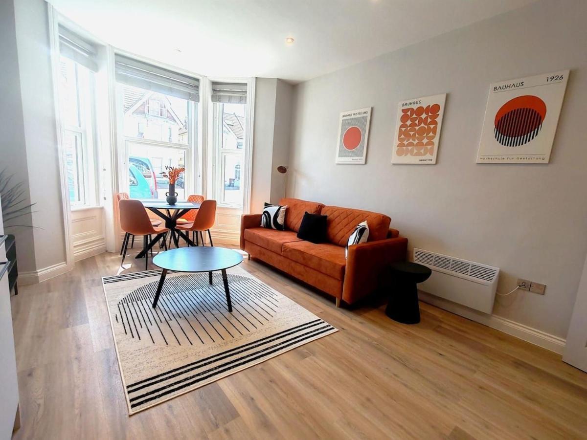 Stunning Modern Apartment Sleeps 4 - 6 Min Walk From Golden Beaches-Free Parking Bornemouth Extérieur photo