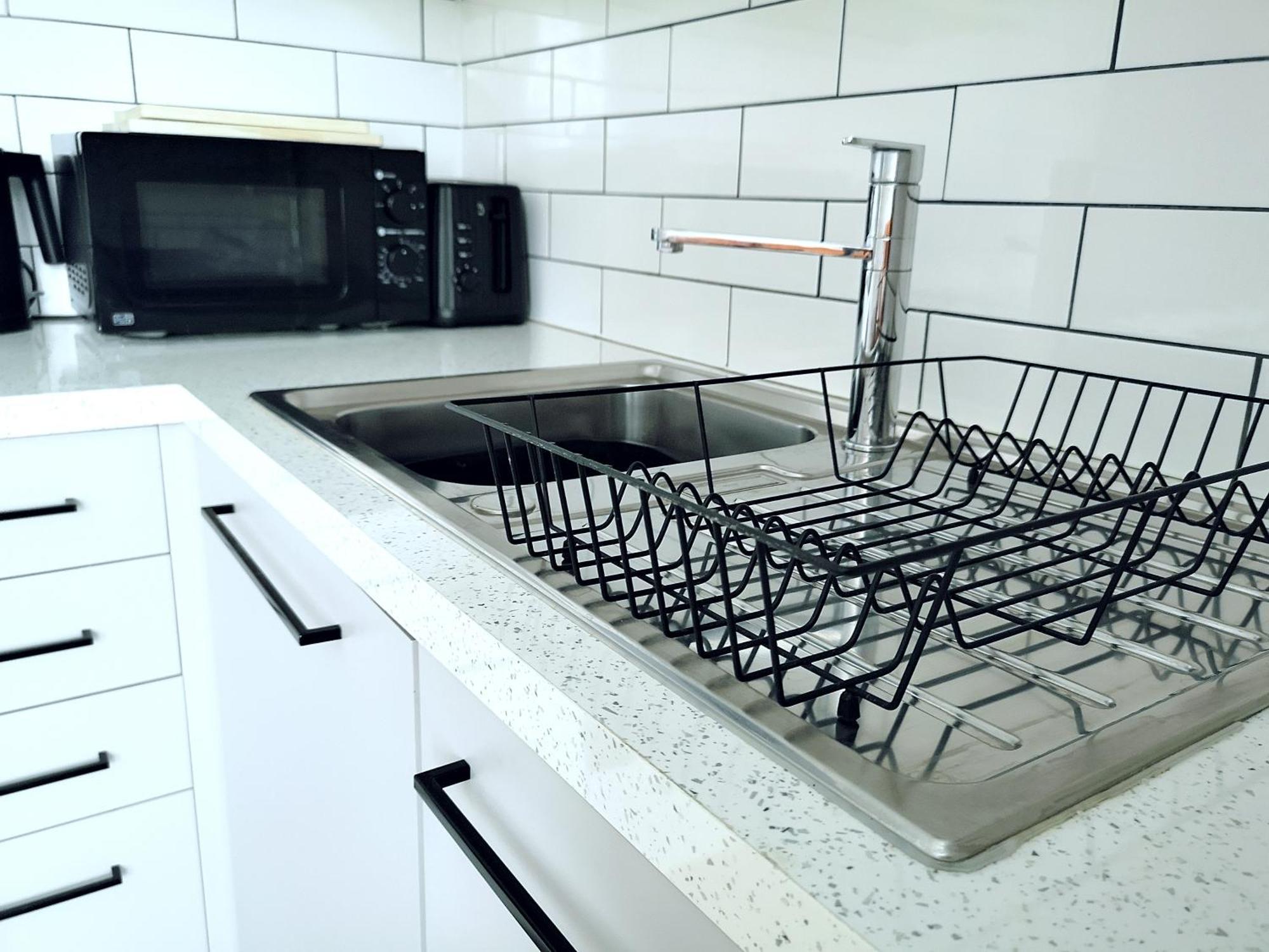 Stunning Modern Apartment Sleeps 4 - 6 Min Walk From Golden Beaches-Free Parking Bornemouth Extérieur photo