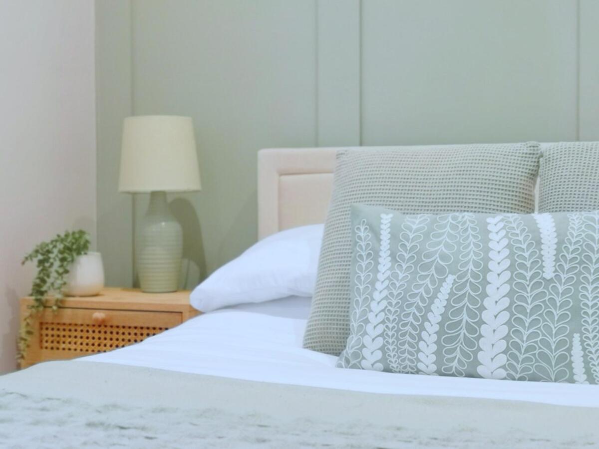 Stunning Modern Apartment Sleeps 4 - 6 Min Walk From Golden Beaches-Free Parking Bornemouth Extérieur photo