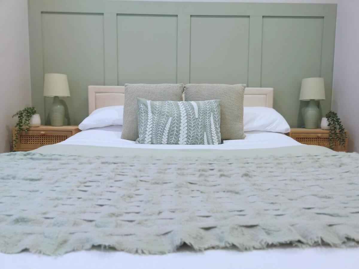 Stunning Modern Apartment Sleeps 4 - 6 Min Walk From Golden Beaches-Free Parking Bornemouth Extérieur photo